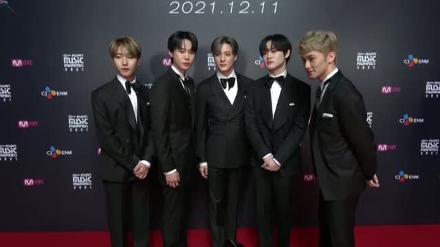 Las estrellas del K-pop desfilan en la alfombra roja de los Mnet Asian Music Awards