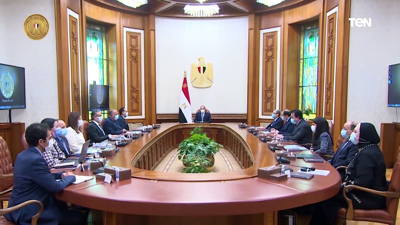 الرئيس عبد الفتاح السيسي يجتمع برئيس مجلس الوزراء وعدد من الوزراء والمسئولين