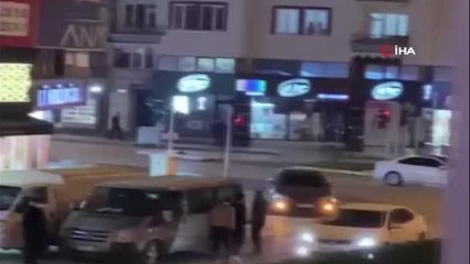 Çorum'da iki grup arasında silahlı kavga kamerada: 4 yaralı