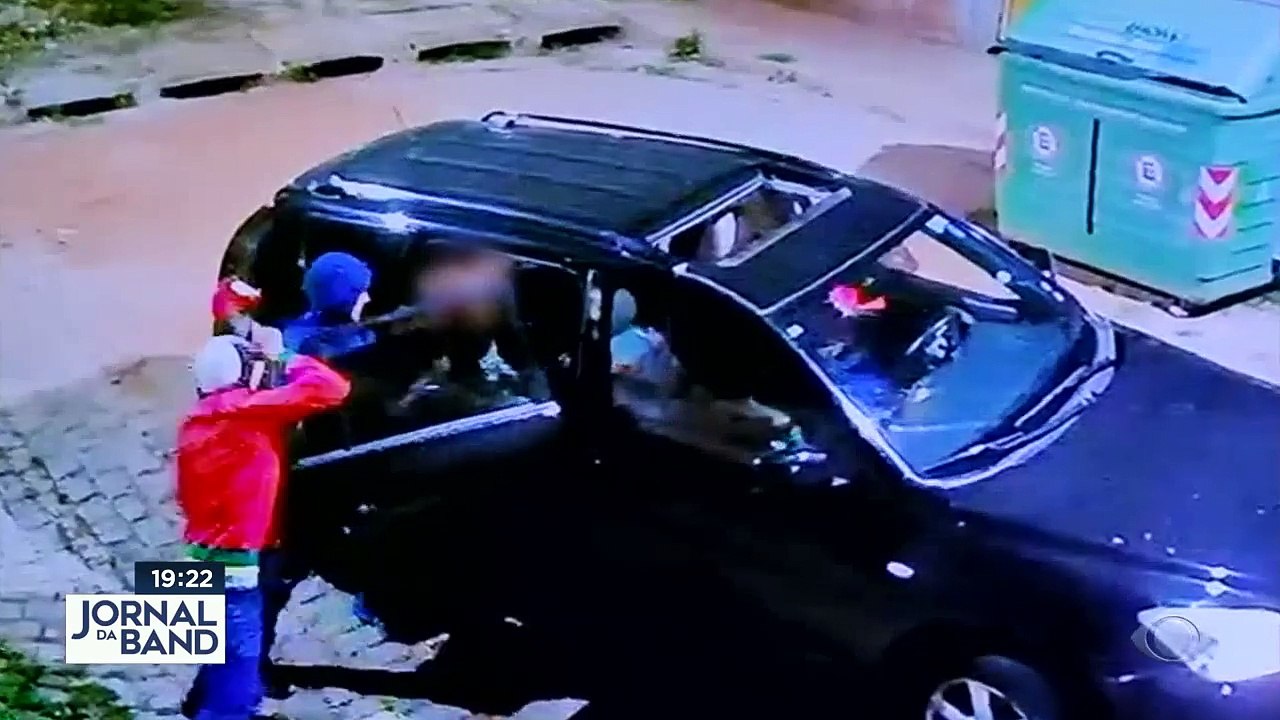 Um homem foi mantido refém, agredido e roubado depois de cair no golpe do encontro por aplicativo em São Paulo. Foi o 6° caso em duas semanas.