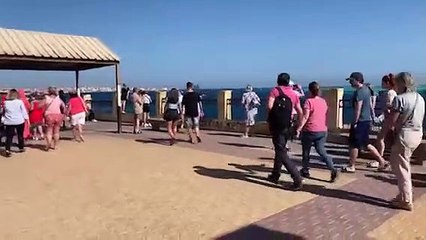 إقبال كبير من السياح على كورنيش الغردقة لمشاهدة المنظر البانورامى