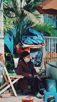 Cụ bà 93 tuổi bán nước mưu sinh, nghĩ về con bệnh chỉ biết nghẹn ngào