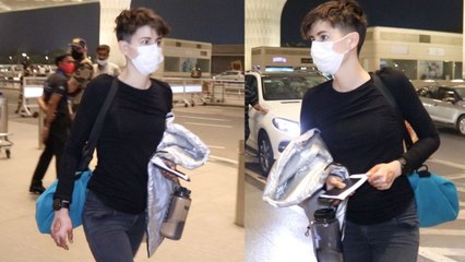 Katrina Kaif Vicky Kushal की शादी Attend कर वापस लौटीं बहन Sonia Turcotte | FilmiBeat