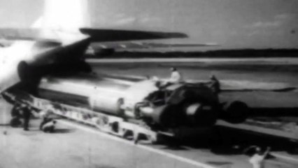 El astronauta John Glenn se convierte en el primer estadounidense en orbitar la Tierra