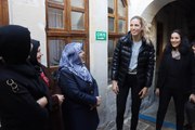 Milli voleybolcu Bahar Toksoy Guidetti, Kilis'te yaşam merkezini ziyaret etti