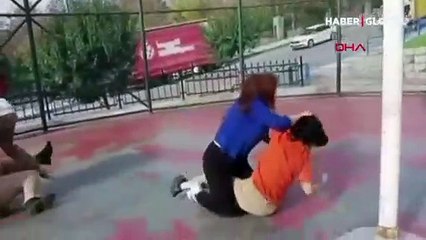 Sultangazi'deki öğrenci kavgaları kamerada