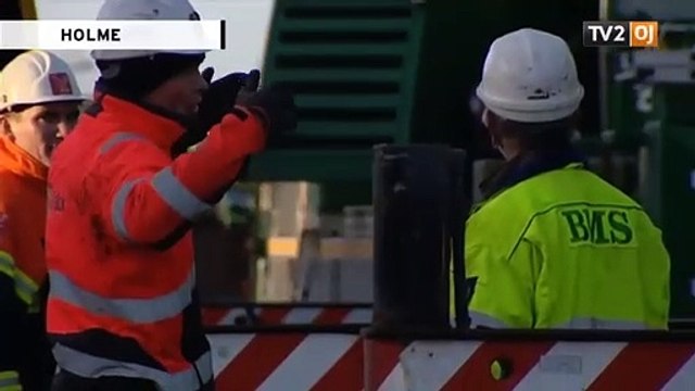 Se bus blive fjernet | Midttrafik | Aarhus Sporveje | 23-12-2013 | TV2 ØSTJYLLAND @ TV2 Danmark
