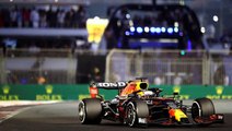 Son Dakika: Tarih bu yarışı altın harflerle yazacak! Formula 1'de Verstappen, son turda Hamilton'ı geçerek dünya şampiyonu oldu