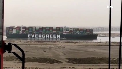 شاهد لحظة عبور السفينة إيفرجيفن لقناة السويس مرة أخرى