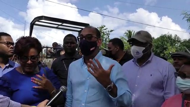 Deligne Ascención supervisa trabajos de asfaltado