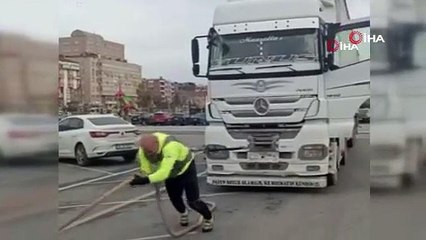 Maşallah... 18 tonluk tırı halatla çekti