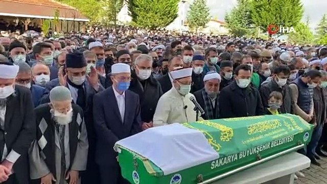 Cenaze namazını Diyanet İşleri Başkanı kıldırdı, cemaat yollara taştı