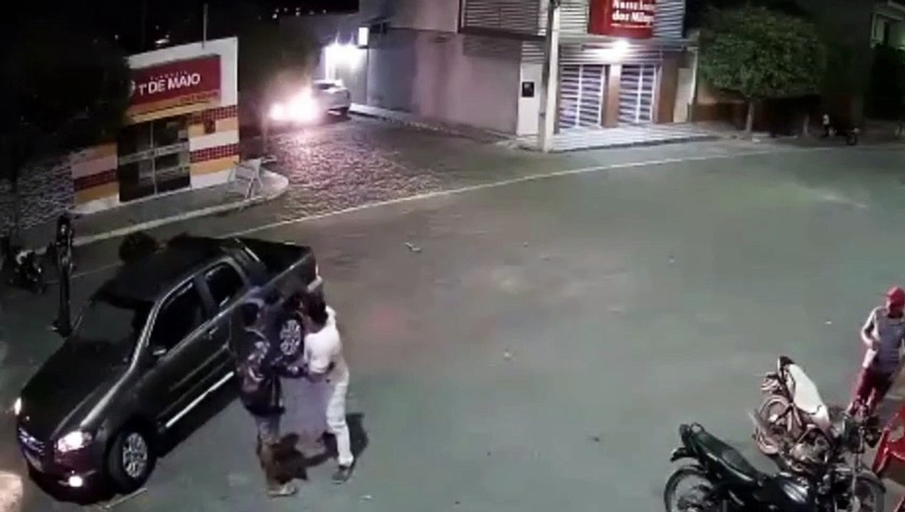 Vídeo mostra momento em que agente penitenciário atira em homem durante Palmeiras x Fla em Bernardino