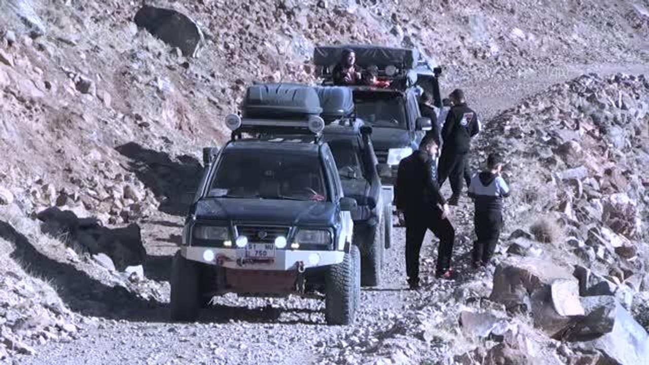 Off-road tutkunları yaban hayvanları için doğaya yem bıraktı