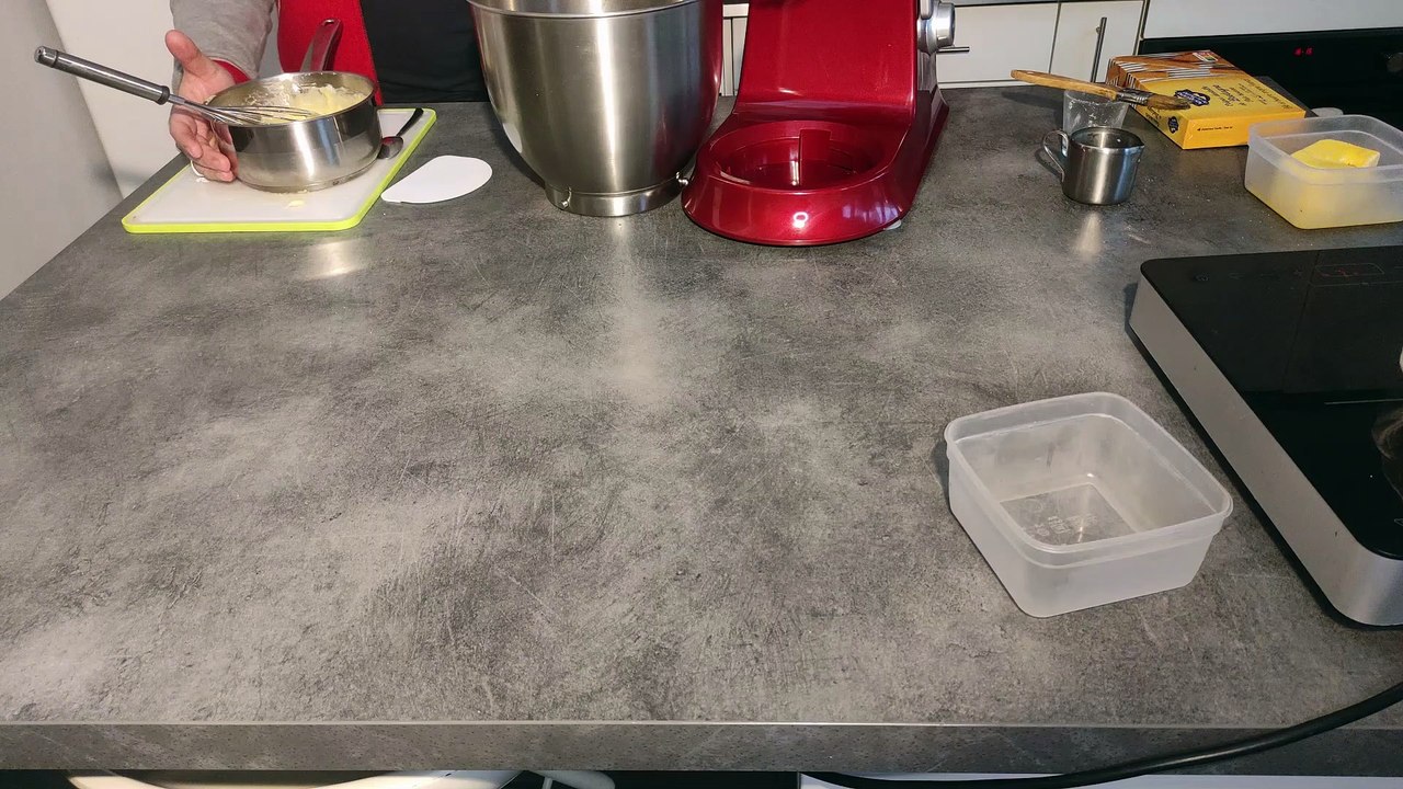 Verrine crème mousseline, gavotte & framboise