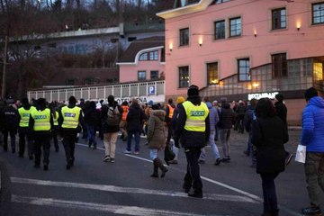 Çekya'da binlerce aşı karşıtı sokağa indi