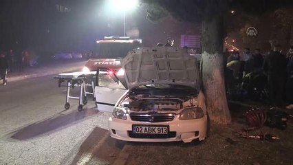 Refüje çıkan otomobildeki 4 kişi yaralandı