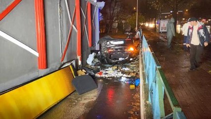 YAN YOLA UÇAN OTOMOBİL SÜRÜCÜSÜ HAYATINI KAYBETTİ, 1 YARALI