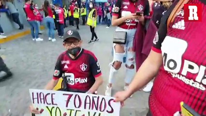 Él es Don Moy, aficionado que vio campeón al Atlas en los 50´s y que hoy a sus 88 años espera volverlos a ver