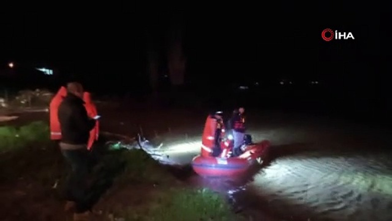 Sel sularında mahsur kalanları AFAD kurtardı
