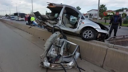 Kadın sürücü paramparça olan araçtan sağ çıktı