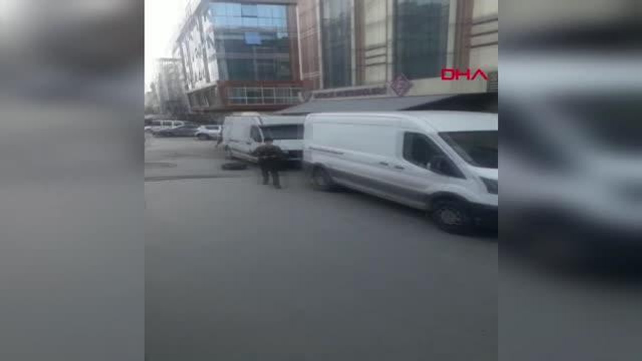 SULTANGAZİ'DE YABANCI UYRUKLULARIN BIÇAKLI, TAŞLI, SOPALI KAVGASI KAMERADA