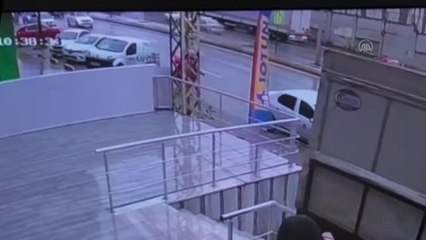 Son dakika gündem: Ataşehir'deki zincirleme kazada iki kişi yaralandı