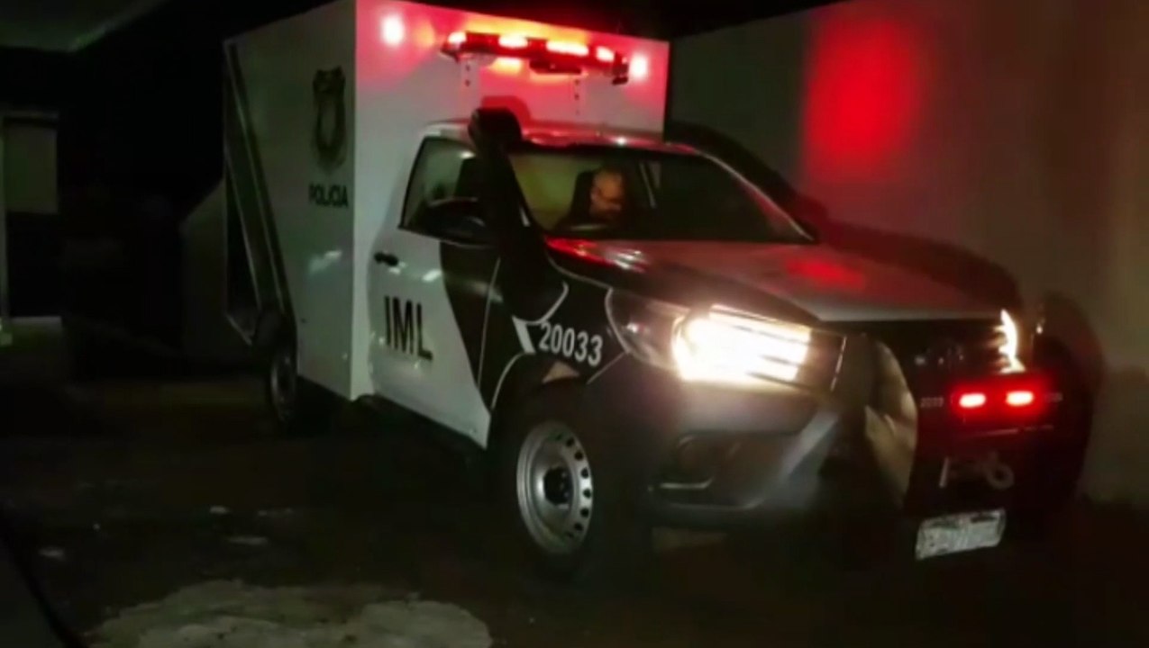 Corpo de Ademar Parteca, 34 anos, que morreu durante confusão em matinê é levado ao IML
