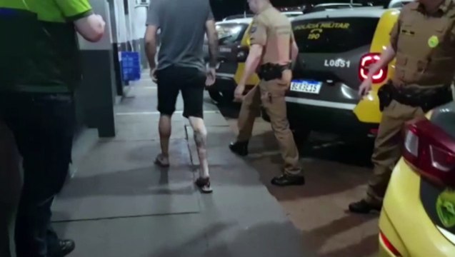 Mulher afirma ter sido agredida pelo companheiro, mas filhos do casal defendem o pai e caso vai parar na delegacia