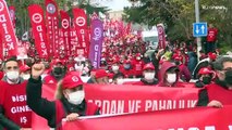 شاهد: آلاف الأتراك يتظاهرون في اسطنبول احتجاجًا على تردي الوضع الاقتصادي