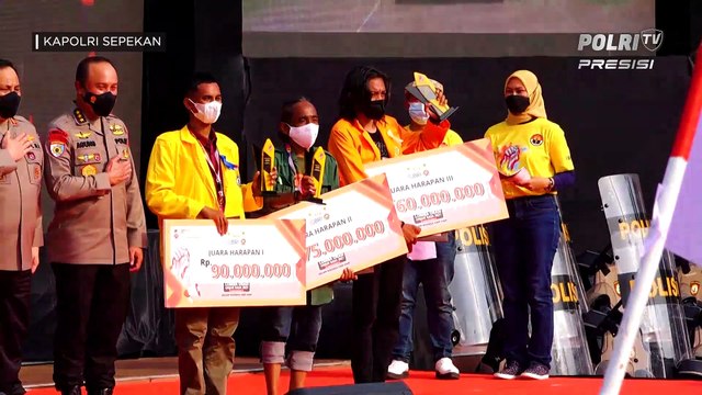 Kapolri Sepekan :Kapolri Serahkan Hadiah Juara Lomba Orasi Unjuk Rasa 2021 (3/3)