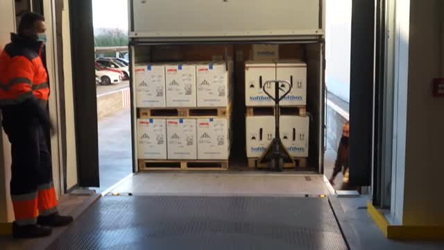 Llega a España el primer cargamento con dosis de Pfizer para los niños de entre 5 y 11 años