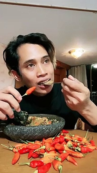 eating cayenne pepper is very hungry