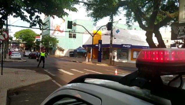 Semáforos entre as Ruas Paraná e Carlos de Carvalho apresentam problema