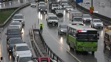 Tır köprüye sıkıştı, Kocaeli trafiği alt üst oldu