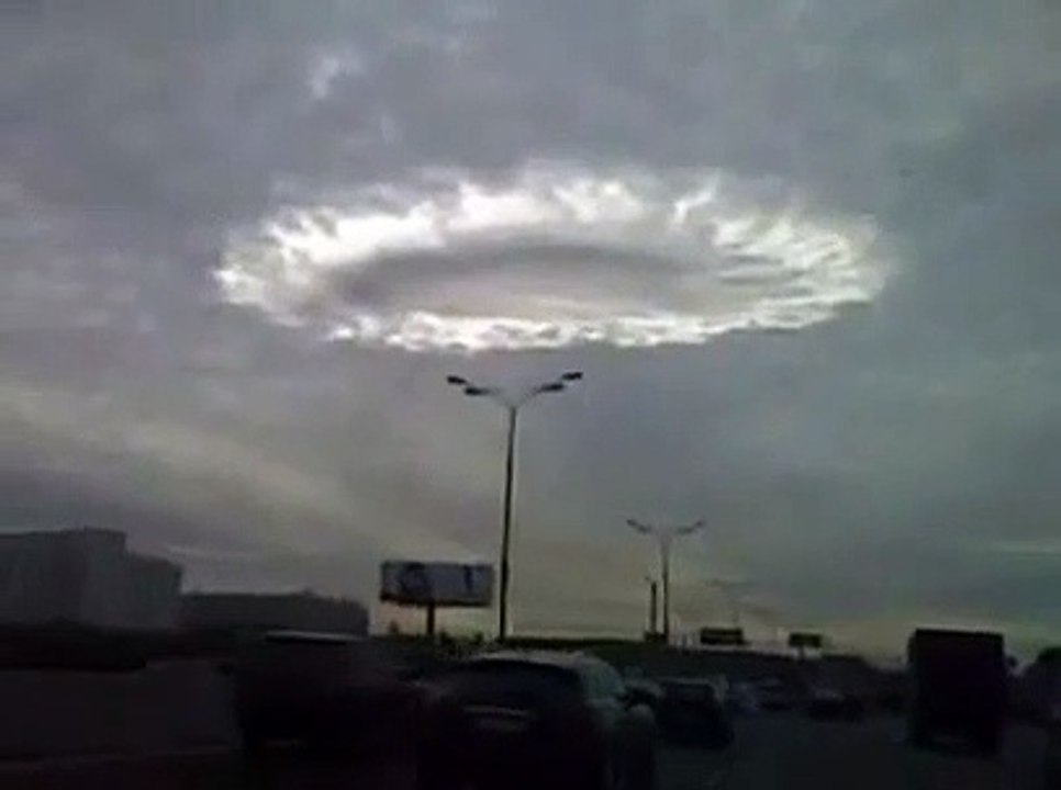 UFO in RUSSIA  OVNI Mothership Strange Cloud