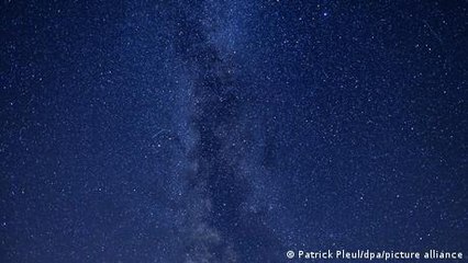 ¿Es la oscuridad tan rápida como la luz?