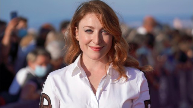 VOICI : Les Tuche 2, le rêve américain (TF1) : qui est la comédienne Sarah Stern qui incarne Stéphanie Tuche ?