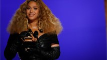 Voici -PHOTOS Beyoncé se dévoile en compagnie de ses filles Blue Ivy et Rumi, les fans n’en reviennent pas