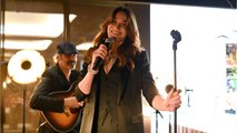 VOICI : Carla Bruni : ce que sa fille Giulia pense de ses chansons