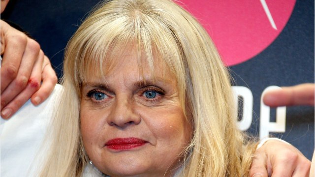 VOICI : Isabelle Nanty contre le pass sanitaire : elle s'inquiète pour le monde du spectacle