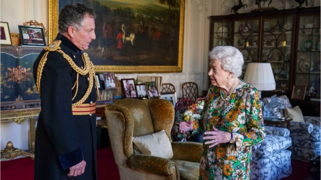 Voici - Elizabeth II en deuil : la reine d'Angleterre perd sa plus ancienne collaboratrice et amie