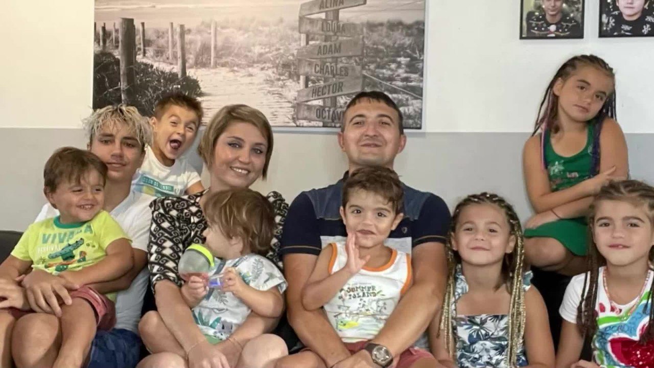 VOICI : PHOTO Familles nombreuses : Amandine Pellissard présente son frère, les internautes sont sous le charme