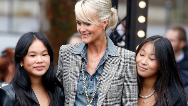 VOICI : Johnny Hallyday : pourquoi ses filles Jade et Joy ont fondu en larmes lors d'un nouvel hommage organisé par leur mère Laeticia