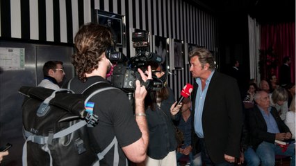 VOICI - Johnny Hallyday : son hilarante astuce pour faire payer les profiteurs dans son entourage