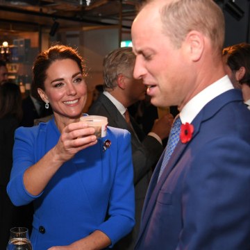 VOICI - Elisabeth II : ce qu'elle ne « supporte pas chez le prince William et Kate Middleton (1)