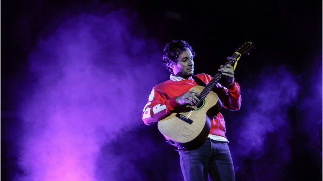 Voici - PHOTO Vianney : son petit clin d'oeil à ses débuts et à Florent Pagny dans un avant-après saisissant