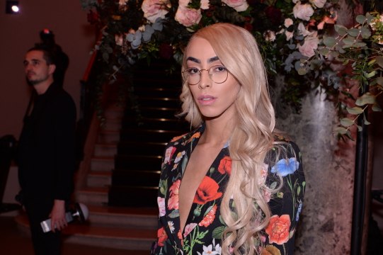 VOICI - « Un garçon très intelligent : Bilal Hassani encensé par une célèbre actrice française
