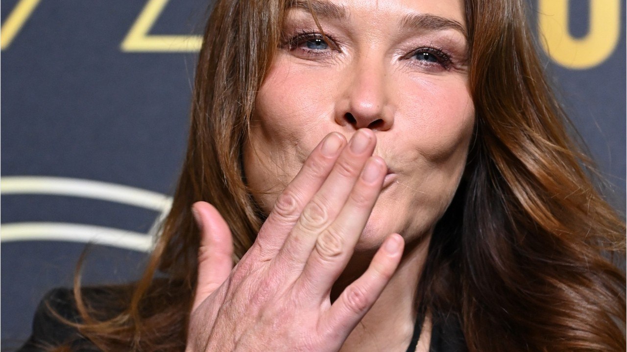 VOICI - PHOTOS Carla Bruni : tendres retrouvailles avec son fils Aurélien Enthoven