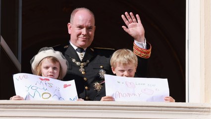 VOICI - Charlène de Monaco absente pour la fête nationale : Jacques et Gabriella lui adressent d'adorables messages depuis le balcon du Palais